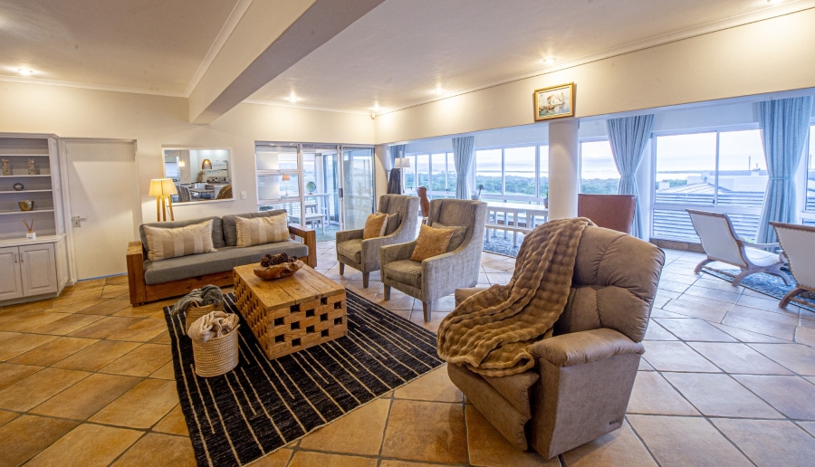 9 Bedroom Property for Sale in Poortjies Western Cape